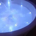 Sole E Luna - Jacuzzi E Relax Appartement Neviano