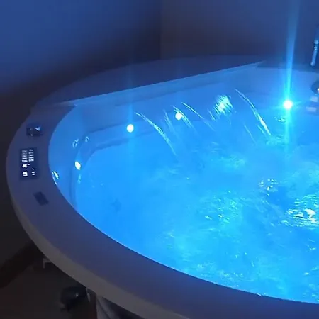 Sole E Luna - Jacuzzi E Relax Neviano