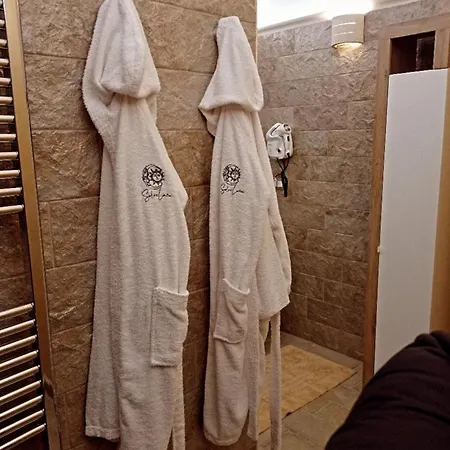 Sole E Luna - Jacuzzi E Relax Daire Neviano