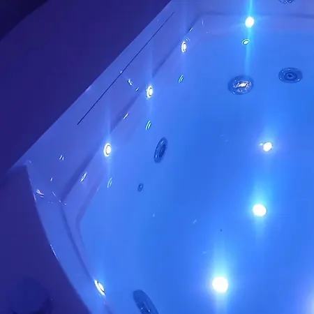 Sole E Luna - Jacuzzi E Relax 네비아노