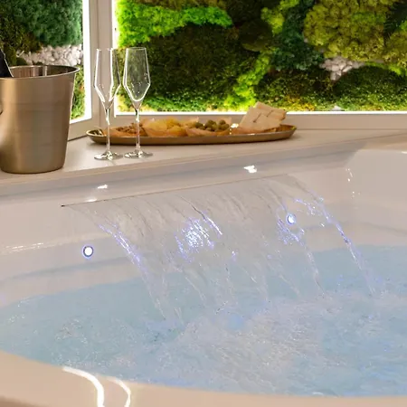 Sole E Luna - Jacuzzi E Relax * Neviano